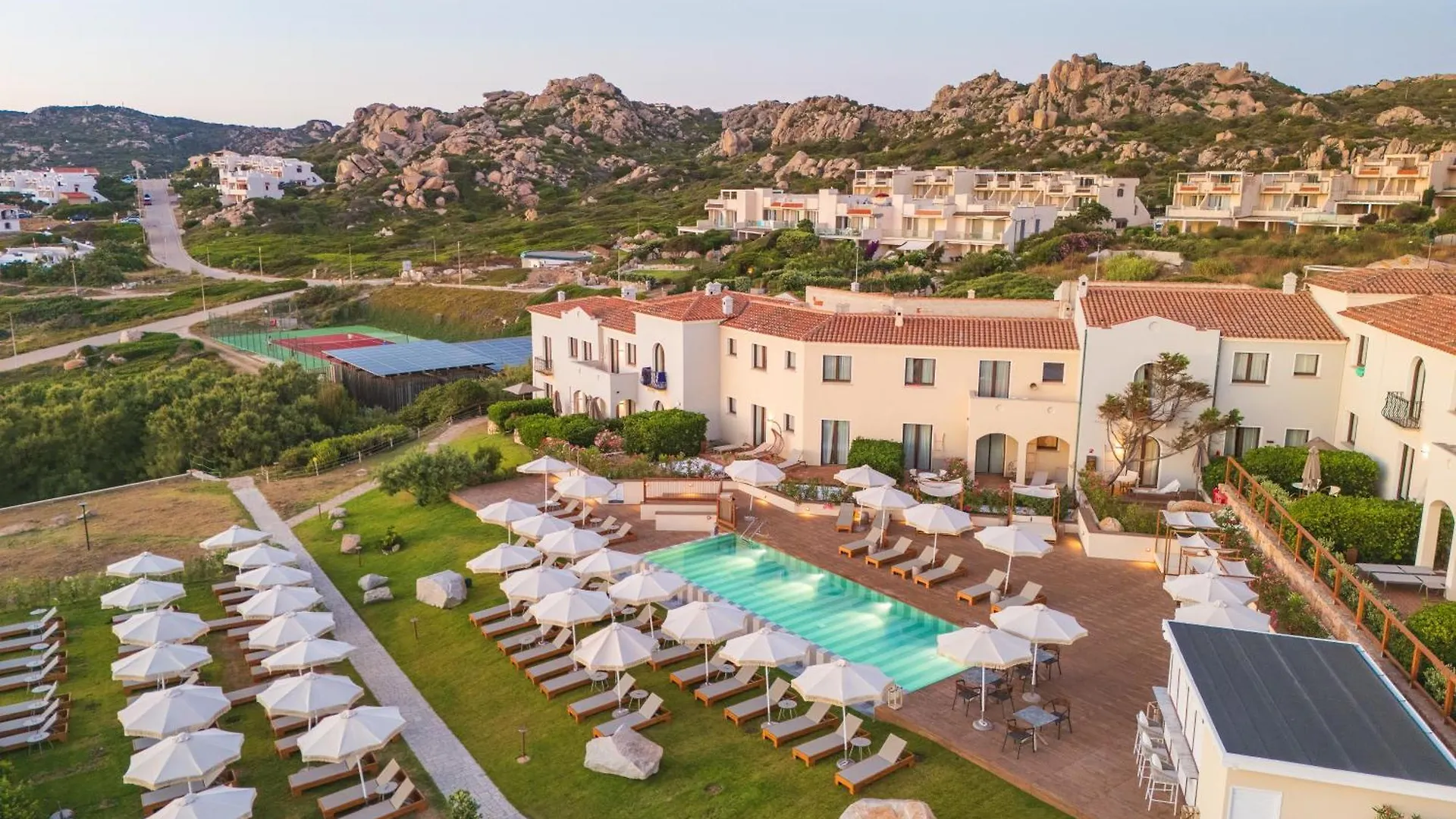***** Üdülőközpont Mangia'S Santa Teresa Sardinia, Curio Collection By Hilton Hotel Santa Teresa Gallura Olaszország